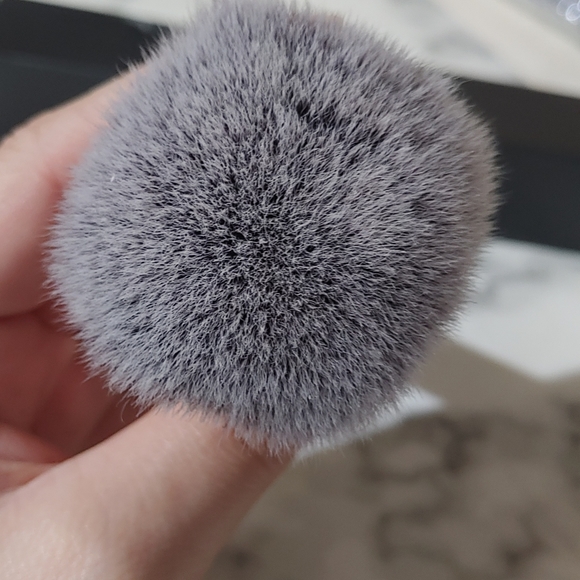 Big Makeup Brush - Picture 5 of 5